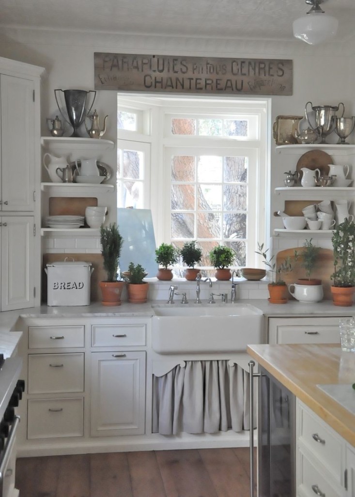 brookegiannetti-cottage-kitchen